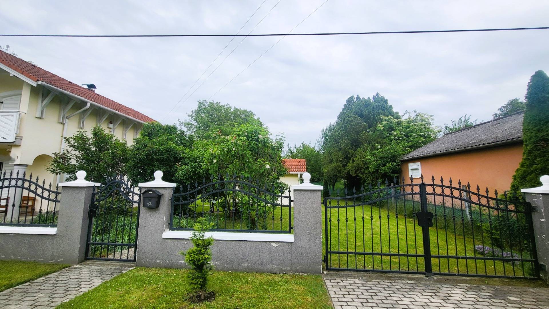 Gepflegtes Einfamilienhaus mit 4 Zimmern in ruhiger Lage in Dunasziget