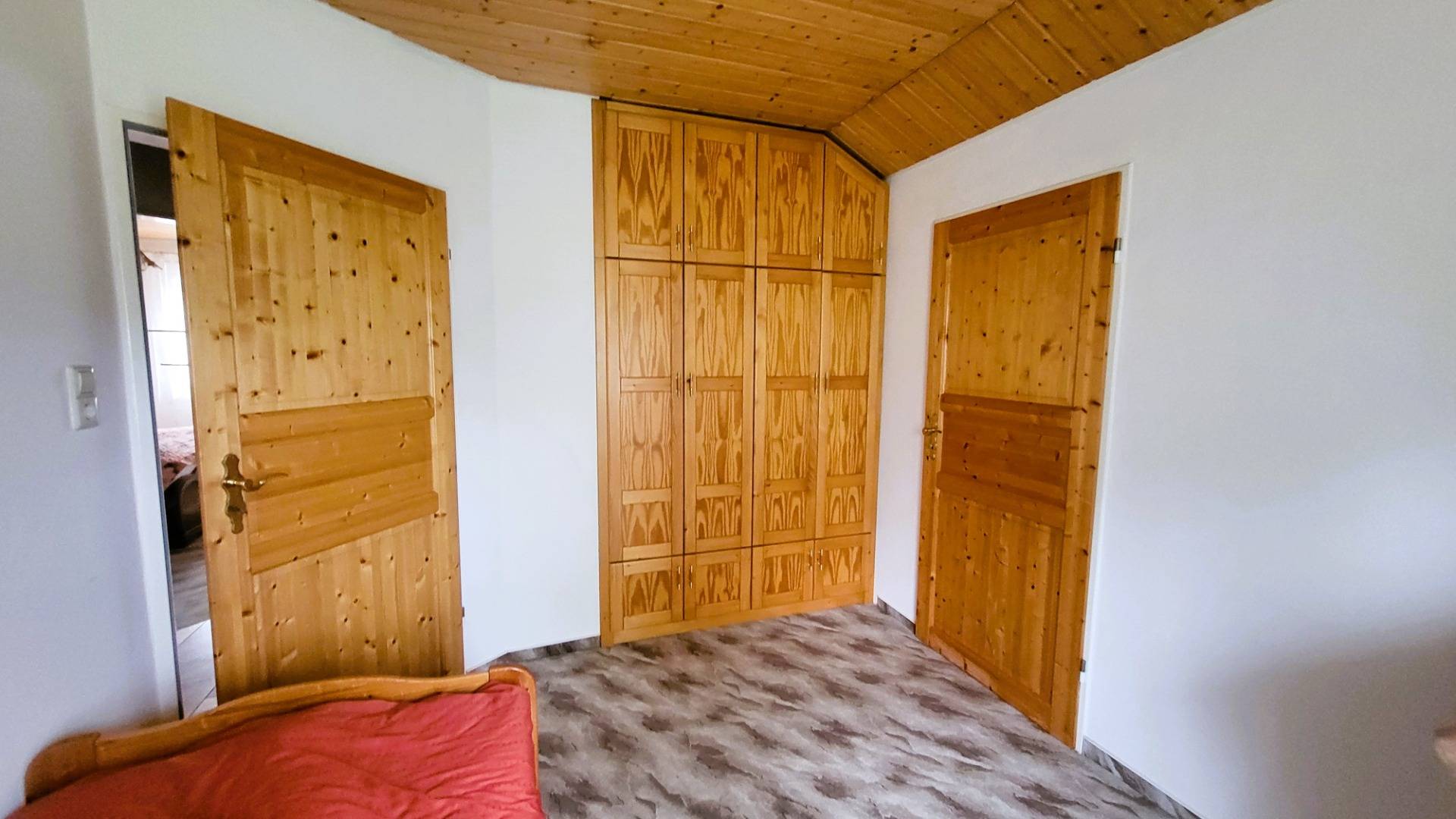 Gepflegtes Einfamilienhaus mit 4 Zimmern in ruhiger Lage in Dunasziget