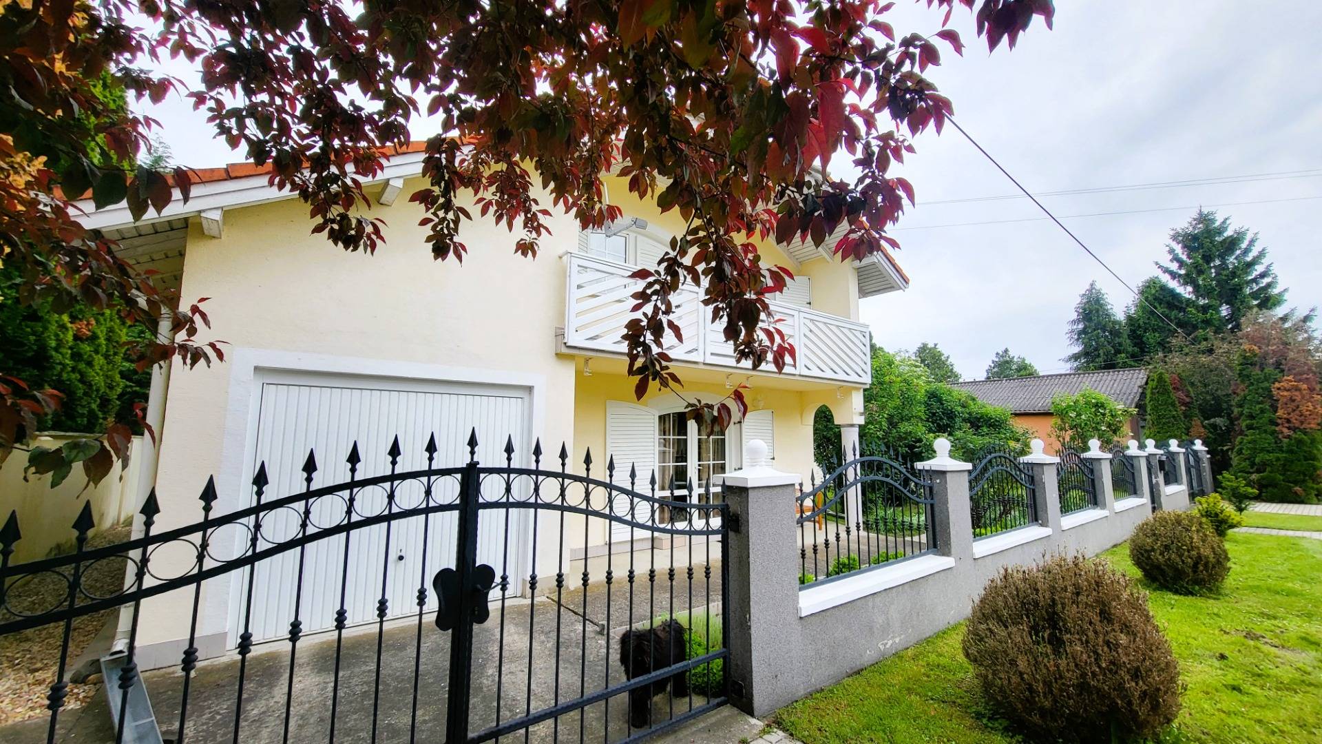 Gepflegtes Einfamilienhaus mit 4 Zimmern in ruhiger Lage in Dunasziget