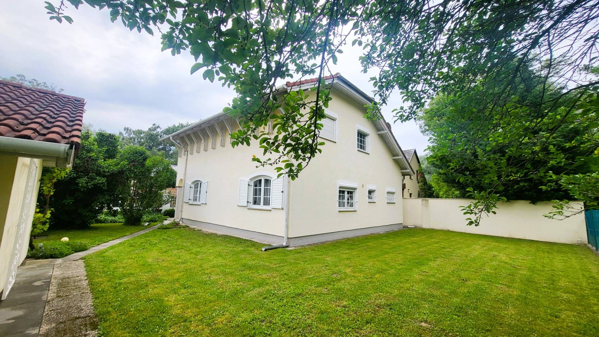 Gepflegtes Einfamilienhaus mit 4 Zimmern in ruhiger Lage in Dunasziget