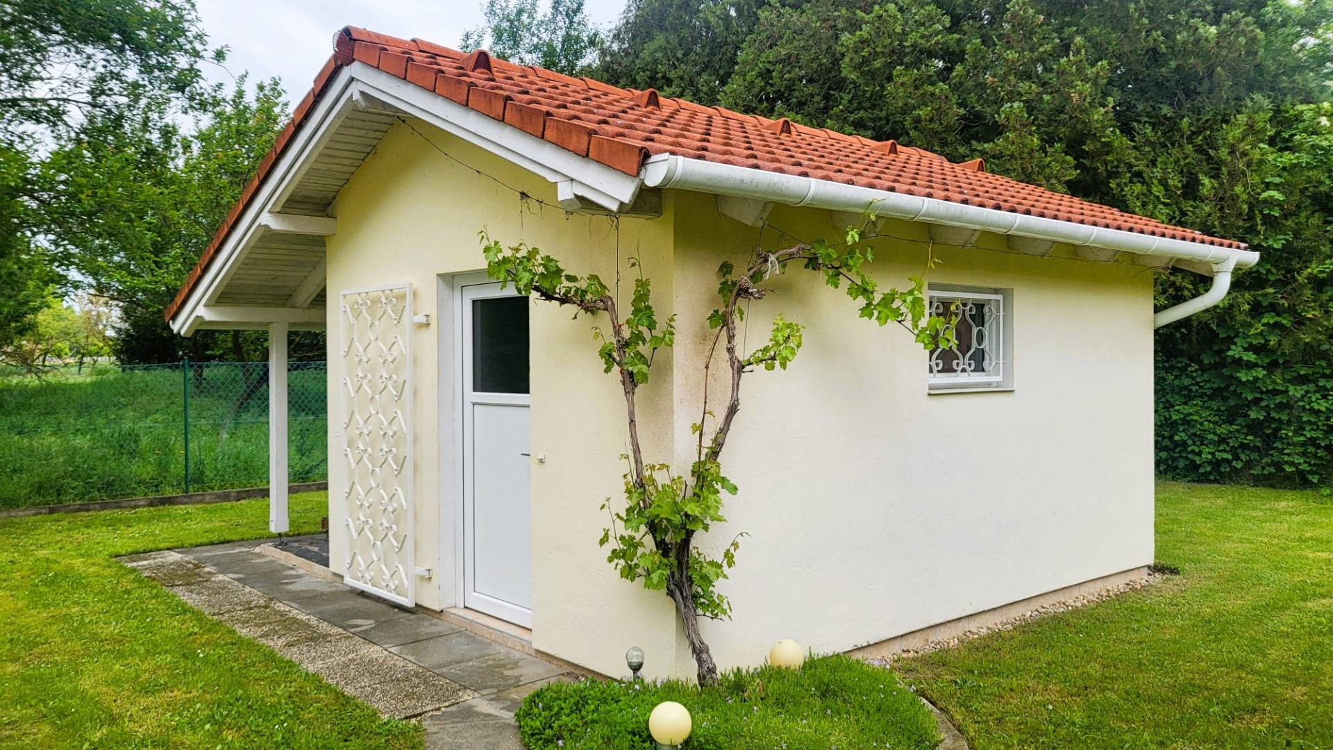 Gepflegtes Einfamilienhaus mit 4 Zimmern in ruhiger Lage in Dunasziget