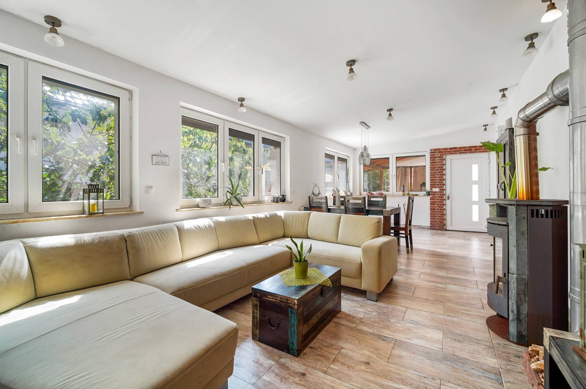 Geräumiges Einfamilienhaus in Pama