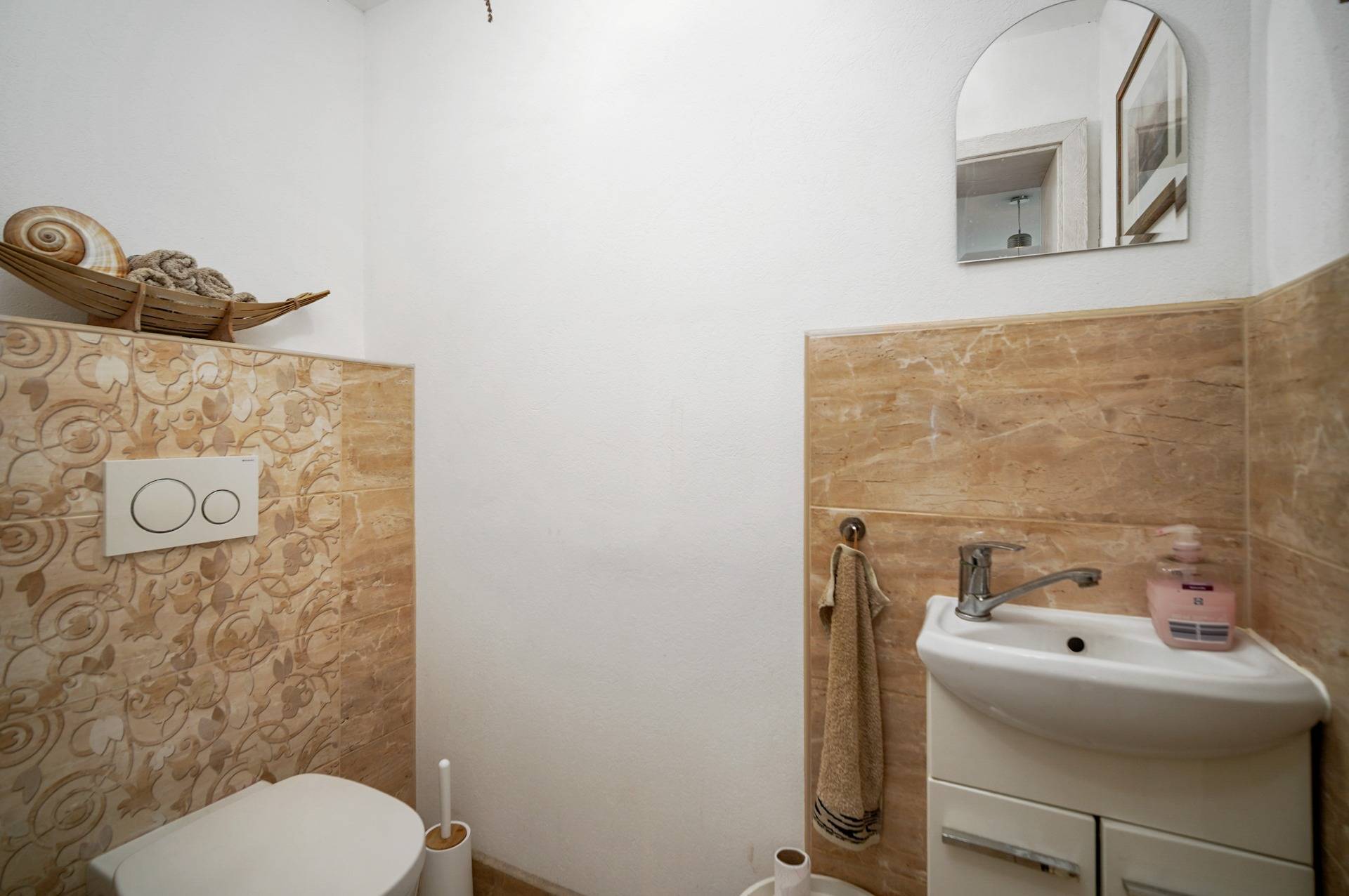 Geräumiges Einfamilienhaus in Pama