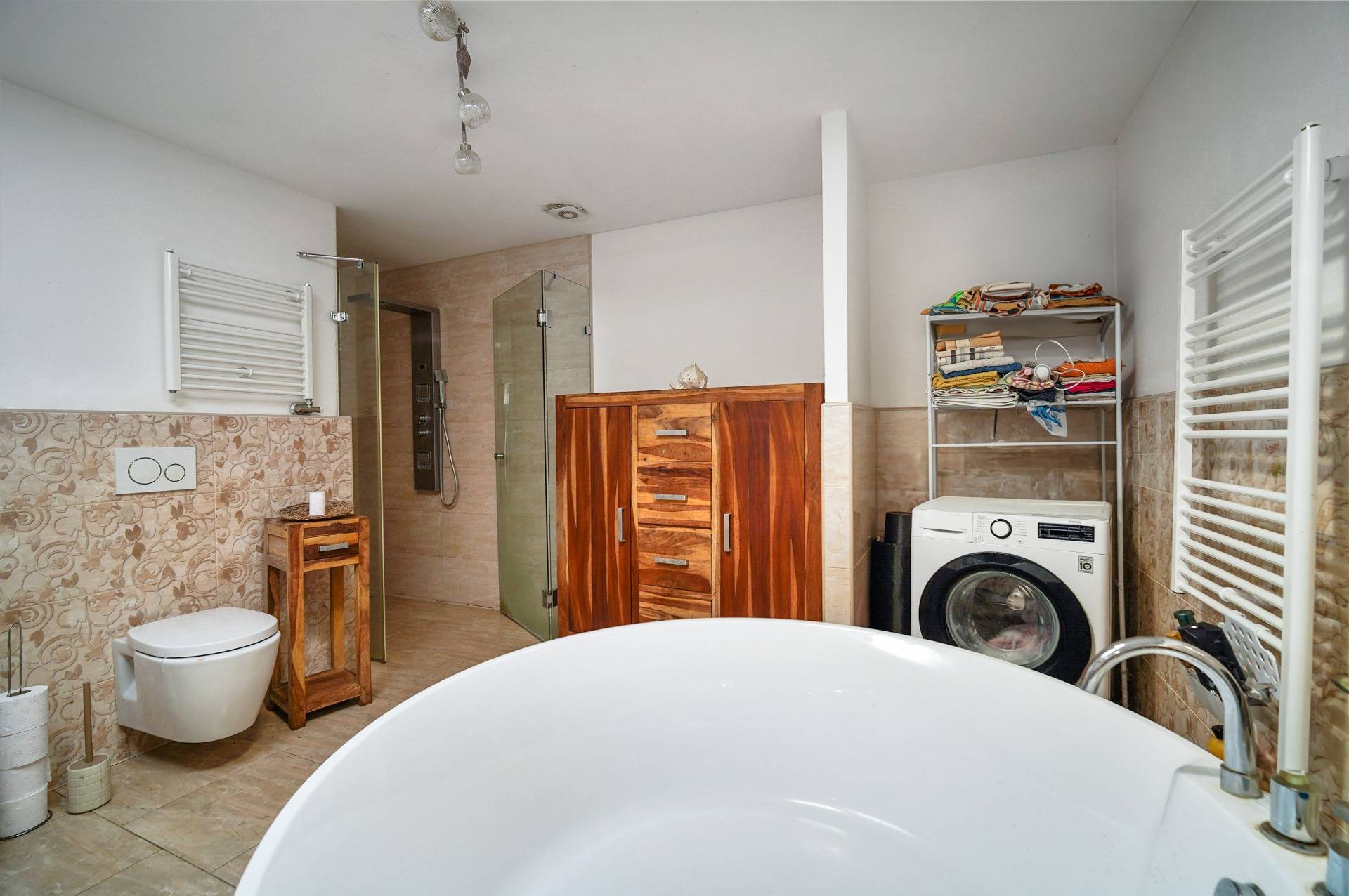 Geräumiges Einfamilienhaus in Pama