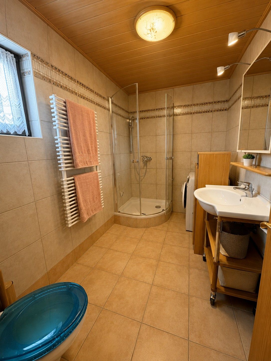 Superädifikat: 3-Zimmer Haus am See in Berg