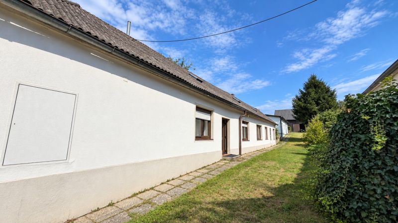 Zwei Einfamilienhäuser auf großzügigem Grundstück in Edelstal 